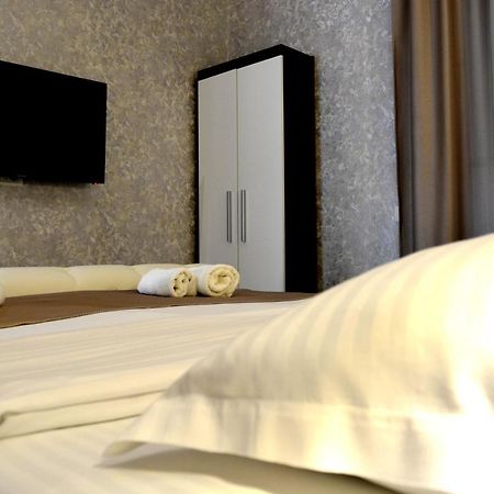 Arizet Boutique Mamaia Hotel Buitenkant foto